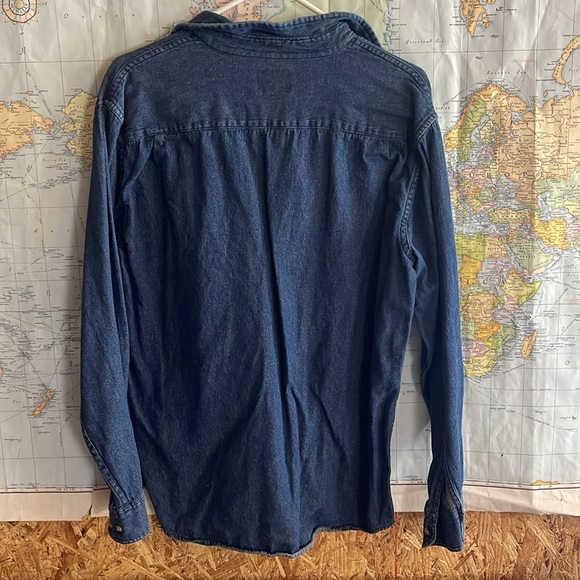 Wrangler women’s denim long sleeve shirt Size M buttons 2 pockets hem - Picture 4 of 4